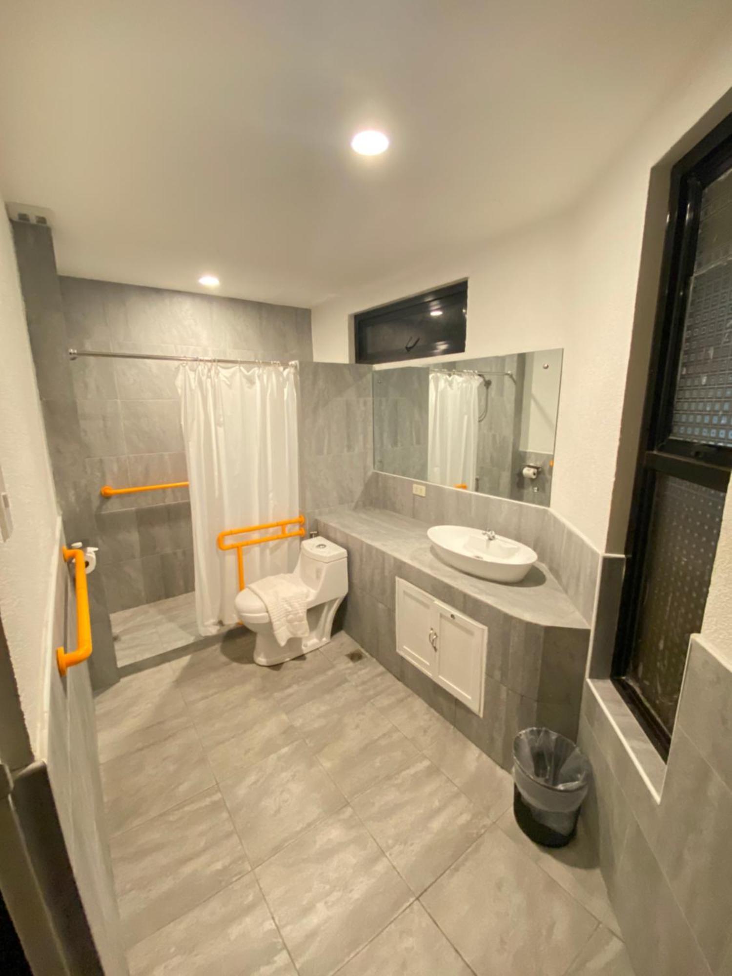 Rudolfo Suites Roxas City Ngoại thất bức ảnh
