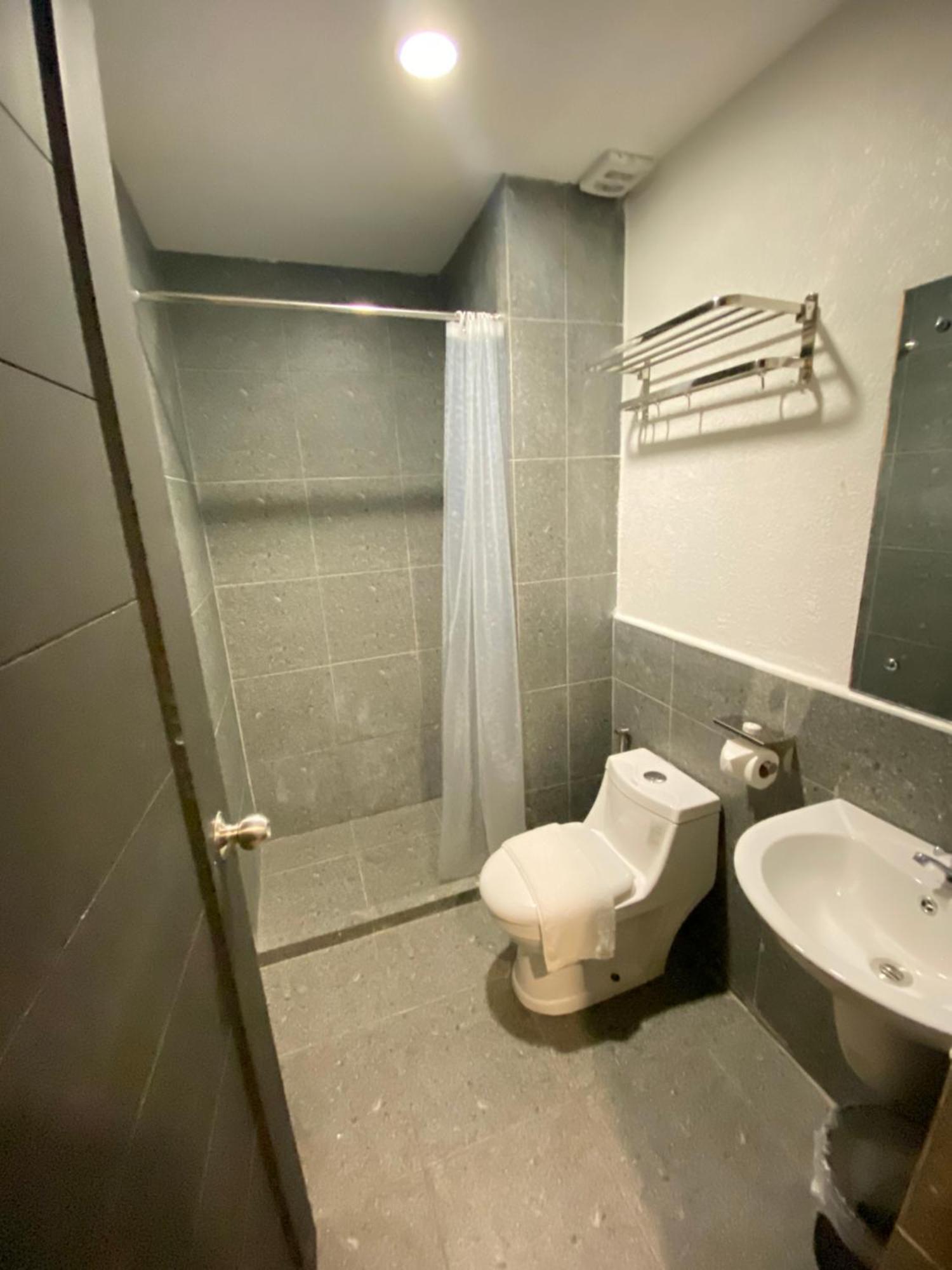 Rudolfo Suites Roxas City Ngoại thất bức ảnh